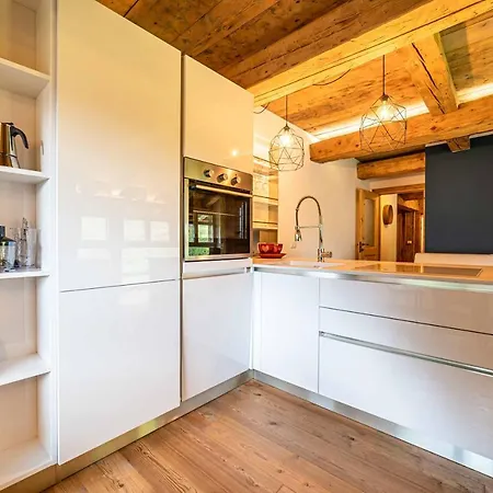 Apartment Exclusive Homes *